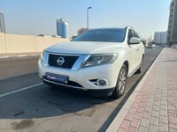 Used 2015 Nissan Pathfinder for sale in Dubai