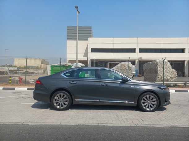 Car image 4