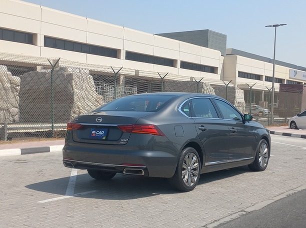 Car image 5
