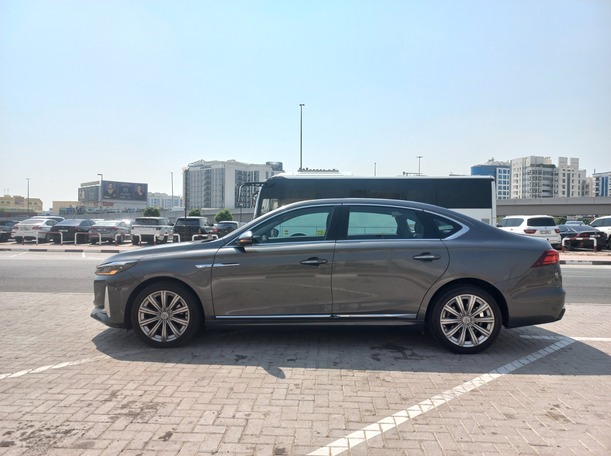 Car image 8