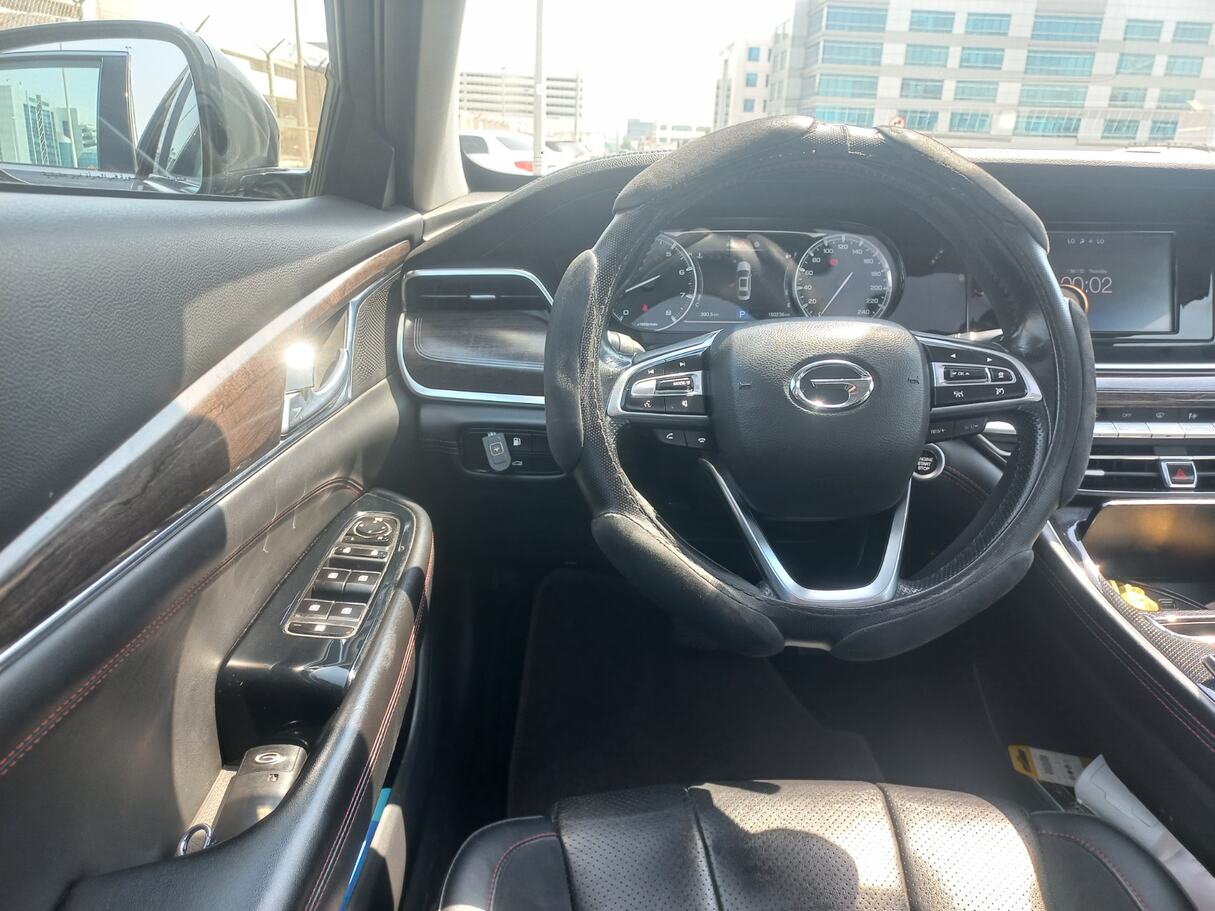 Car image 17
