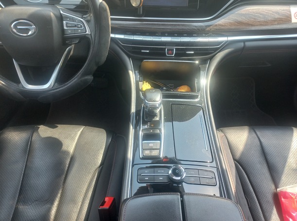 Car image 16