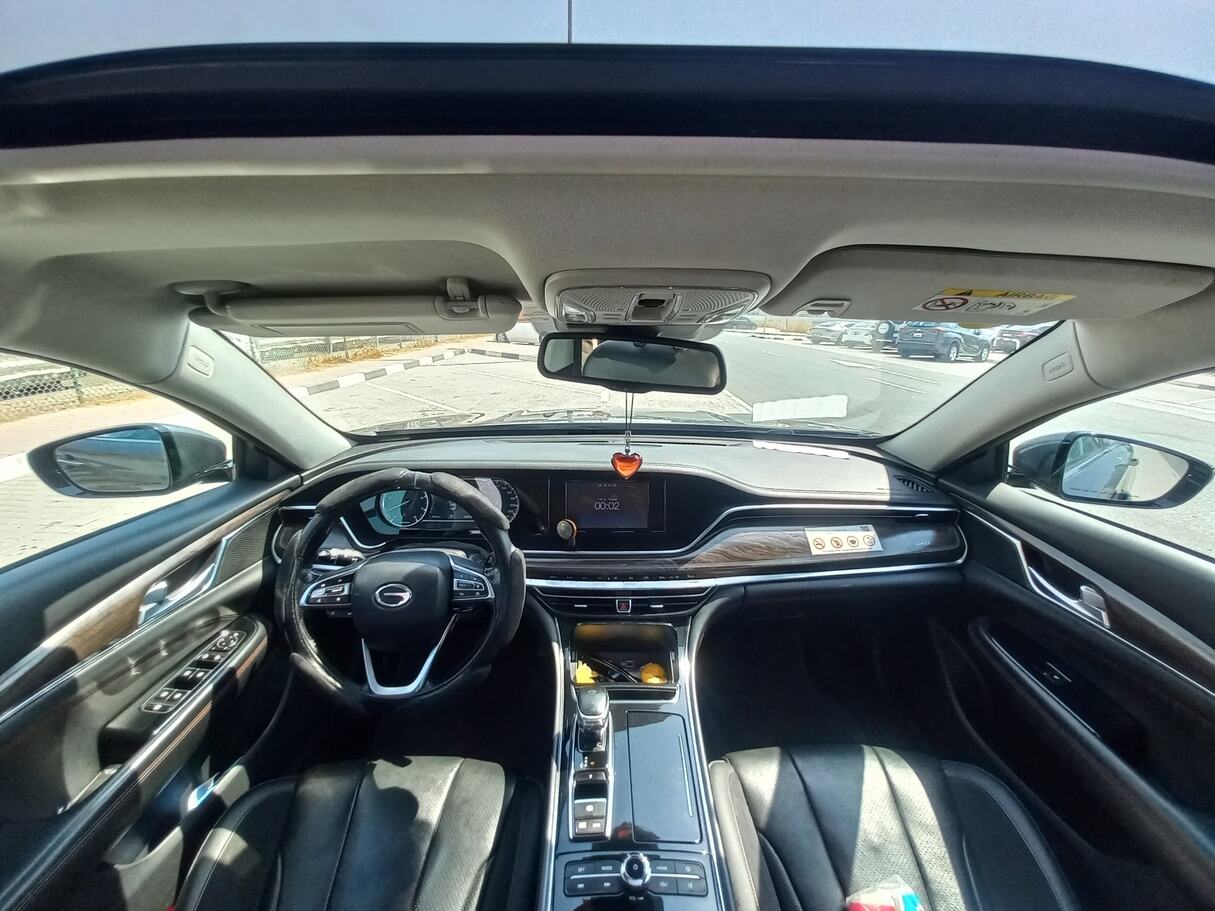 Car image 14