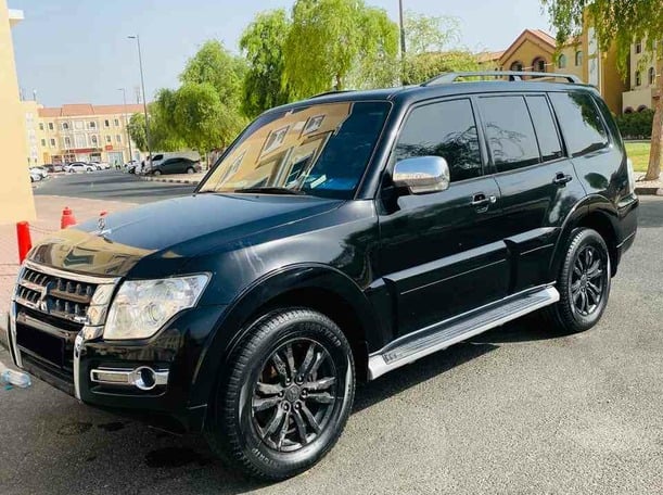 Used 2016 Mitsubishi Pajero for sale in Dubai