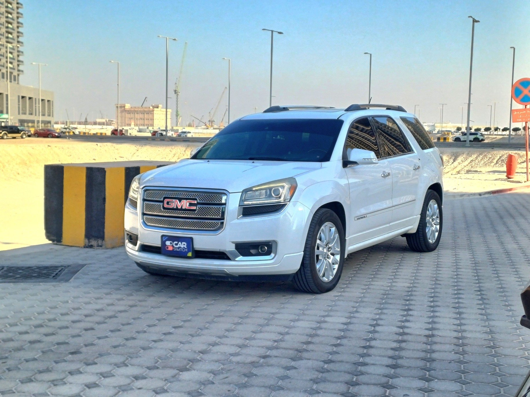 Used 2016 GMC Acadia for sale in Abu Dhabi