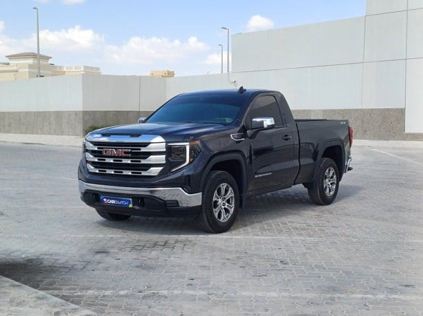 Used 2023 GMC Sierra for sale in Abu Dhabi