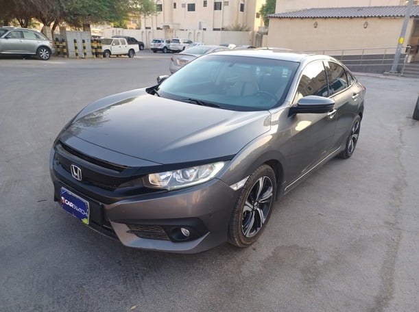 Used 2018 Honda Civic for sale in Riyadh