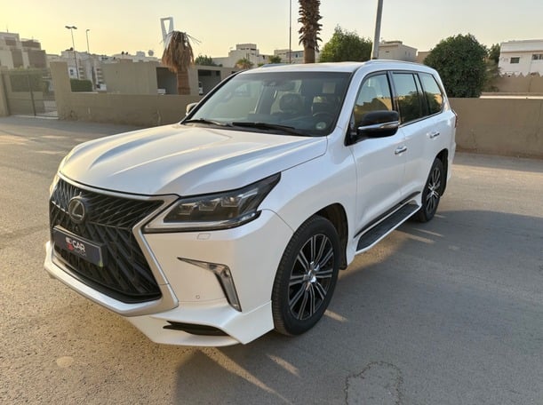 Used 2016 Lexus LX570 for sale in Riyadh