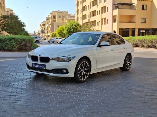 Used 2017 BMW 318 for sale in Dubai