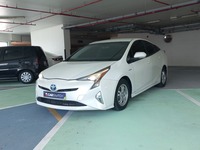 Used 2017 Toyota Prius for sale in Dubai