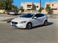 Used 2014 Volvo V40 for sale in Abu Dhabi