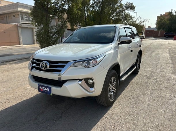 Used 2020 Toyota Fortuner for sale in Riyadh