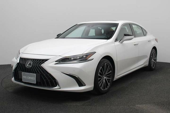 Used 2023 Lexus ES350 for sale in Dubai