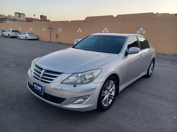 Used 2013 Hyundai Genesis for sale in Riyadh