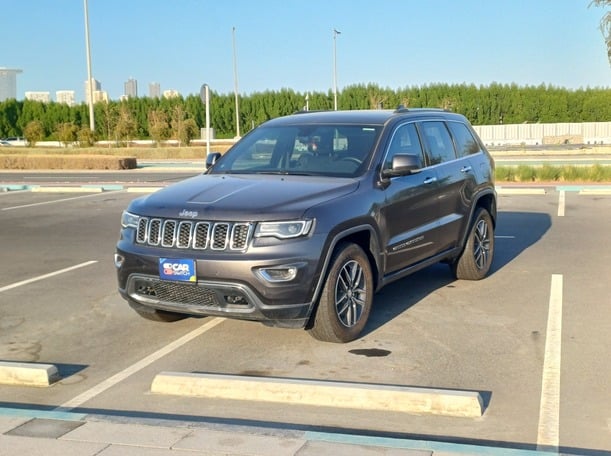 Used 2017 Jeep Grand Cherokee for sale in Abu Dhabi