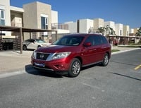 Used 2015 Nissan Pathfinder for sale in Dubai