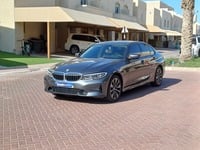 Used 2022 BMW 320 for sale in Abu Dhabi