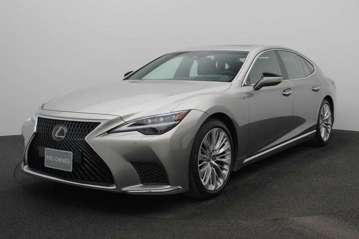 Used 2022 Lexus LS500 for sale in Dubai