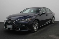 Used 2023 Lexus ES300h for sale in Dubai