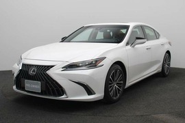 Lexus ES350 Used 2023 Lexus ES350 for sale in Sharjah