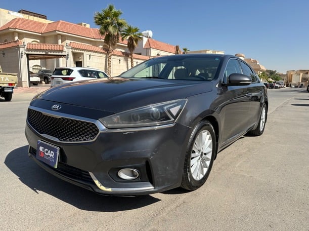 Used 2018 Kia Cadenza for sale in Riyadh