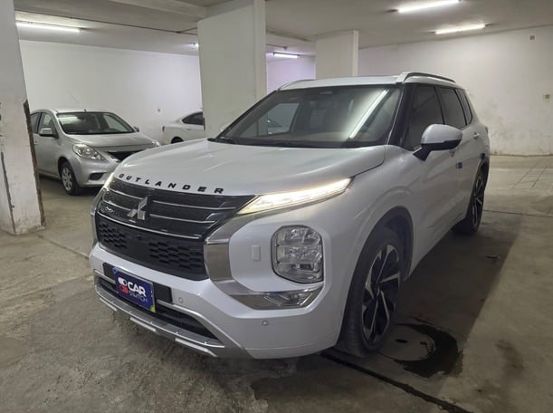 Used 2023 Mitsubishi Outlander for sale in Riyadh