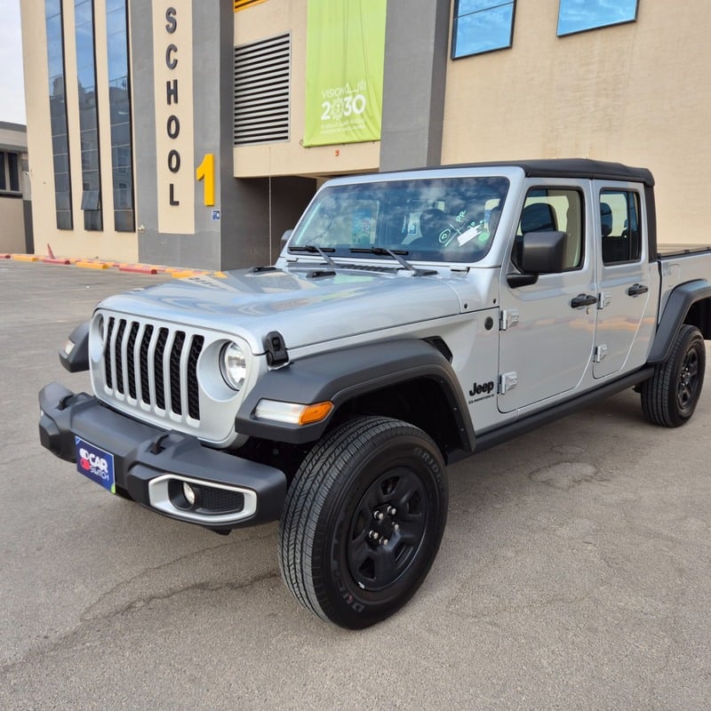 Used 2023 Jeep Gladiator for sale in Riyadh