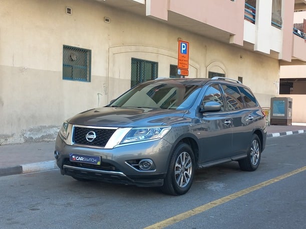 Used 2016 Nissan Pathfinder for sale in Dubai