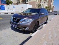 Used 2015 Nissan Pathfinder for sale in Dubai