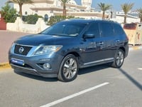 Used 2014 Nissan Pathfinder for sale in Abu Dhabi