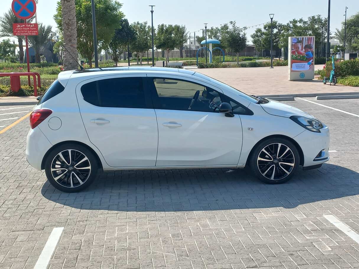 Car image 4