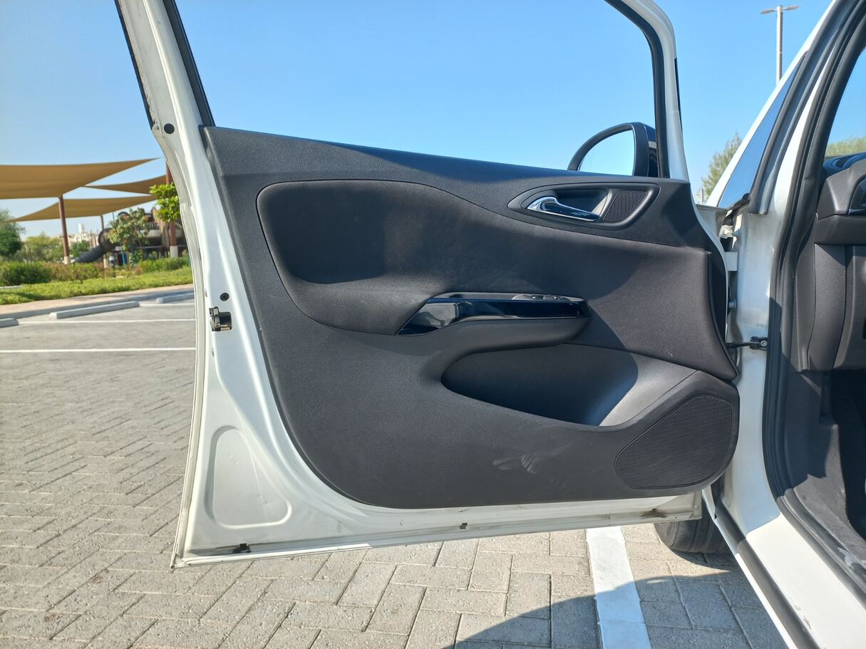 Car image 10