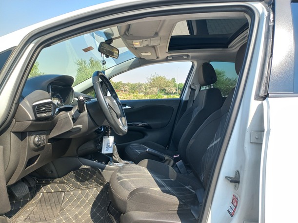 Car image 12