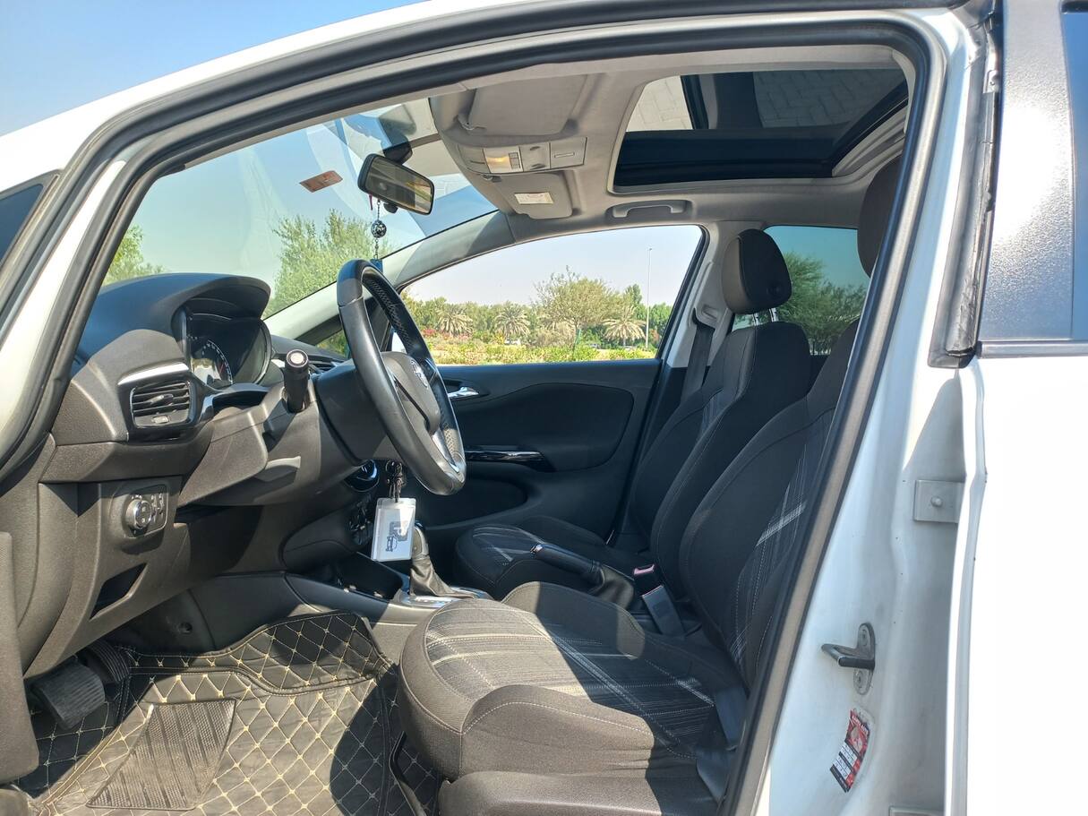 Car image 12