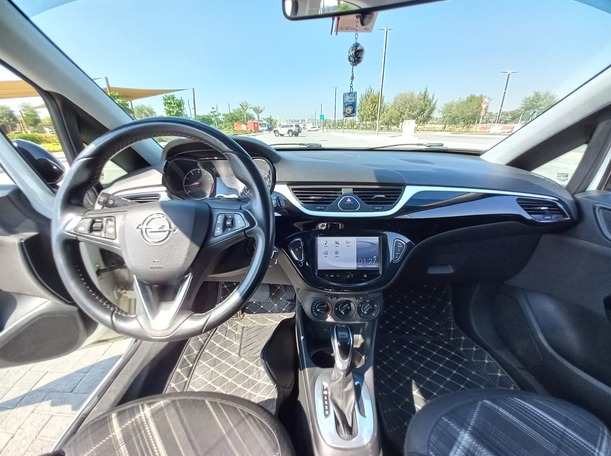 Car image 14
