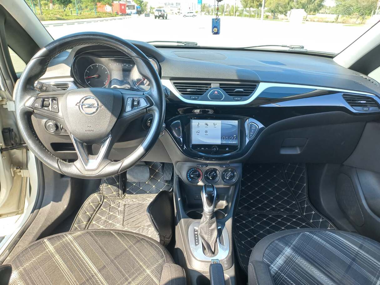 Car image 15