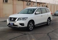 Used 2020 Nissan Pathfinder for sale in Dubai