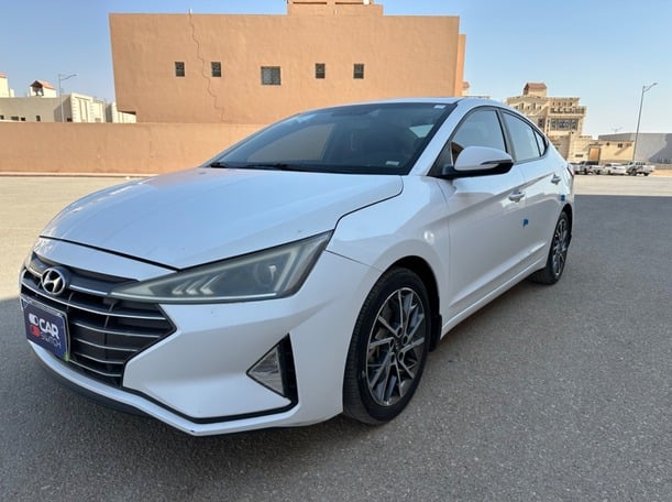 Used 2020 Hyundai Elantra for sale in Riyadh