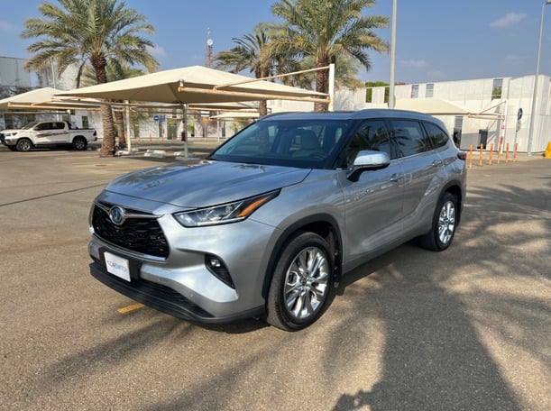 Used 2023 Toyota Highlander for sale in Jeddah