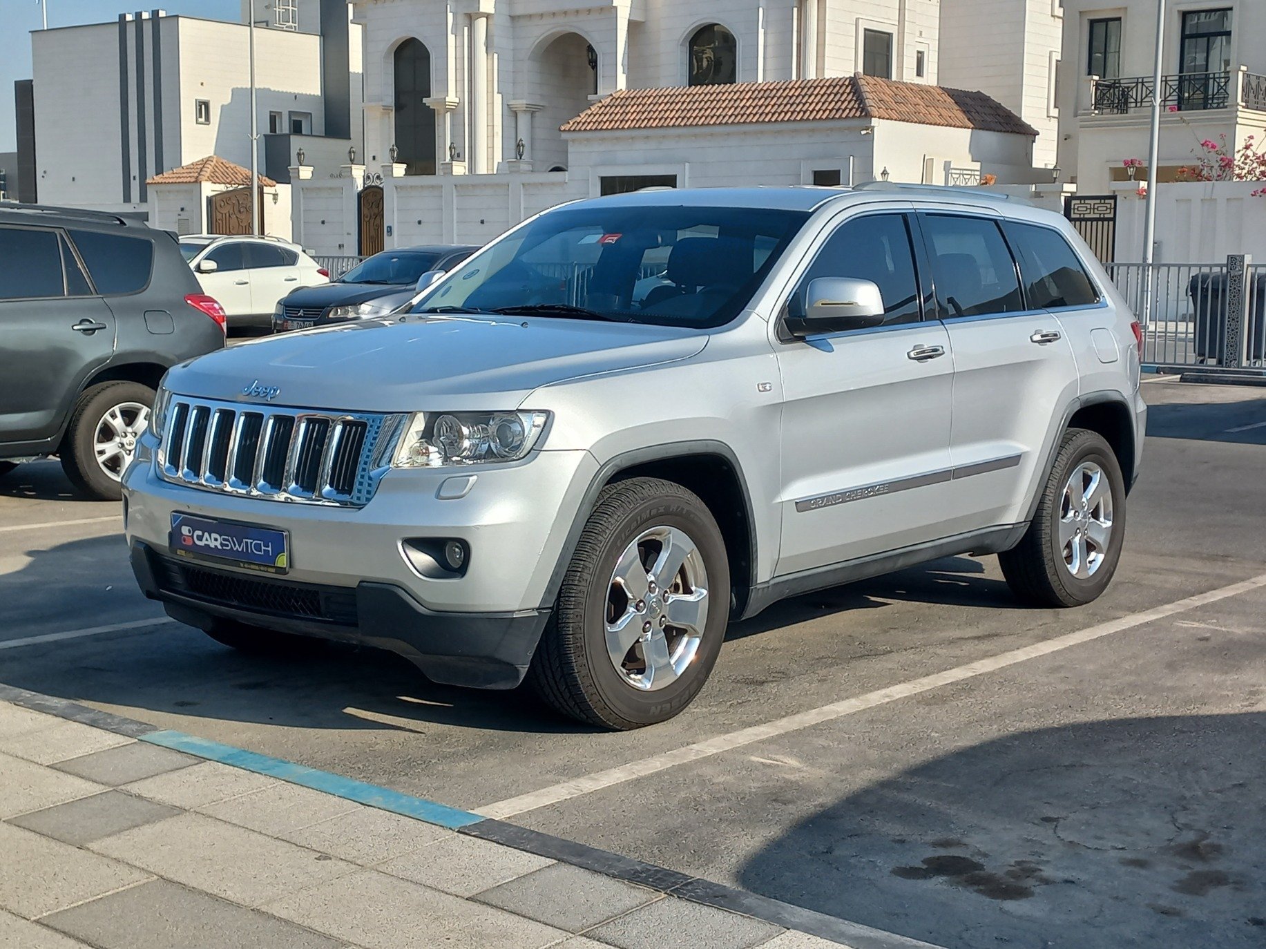 Used 2012 Jeep Grand Cherokee for sale in Abu Dhabi