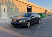 Used 2014 Volkswagen Jetta for sale in Abu Dhabi