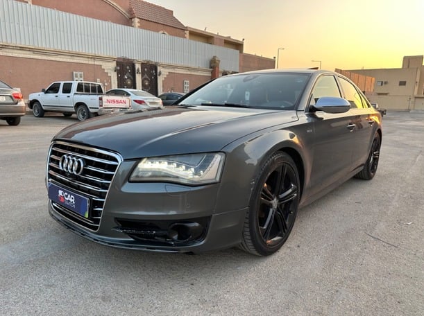 Used 2014 Audi S8 for sale in Riyadh