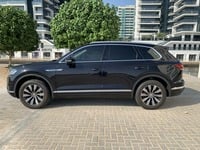 Used 2020 Volkswagen Touareg for sale in Abu Dhabi