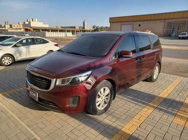 Used 2016 Kia Carnival for sale in Riyadh