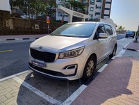 Used 2019 Kia Carnival for sale in Dubai