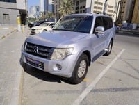 Used 2013 Mitsubishi Pajero for sale in Sharjah