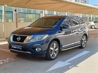 Used 2015 Nissan Pathfinder for sale in Dubai