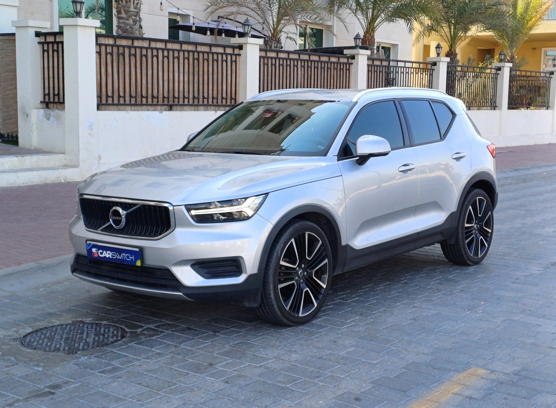 Used 2018 Volvo XC40 for sale in Dubai