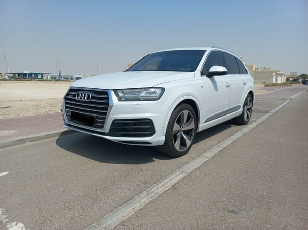 Used 2016 Audi Q7 for sale in Abu Dhabi