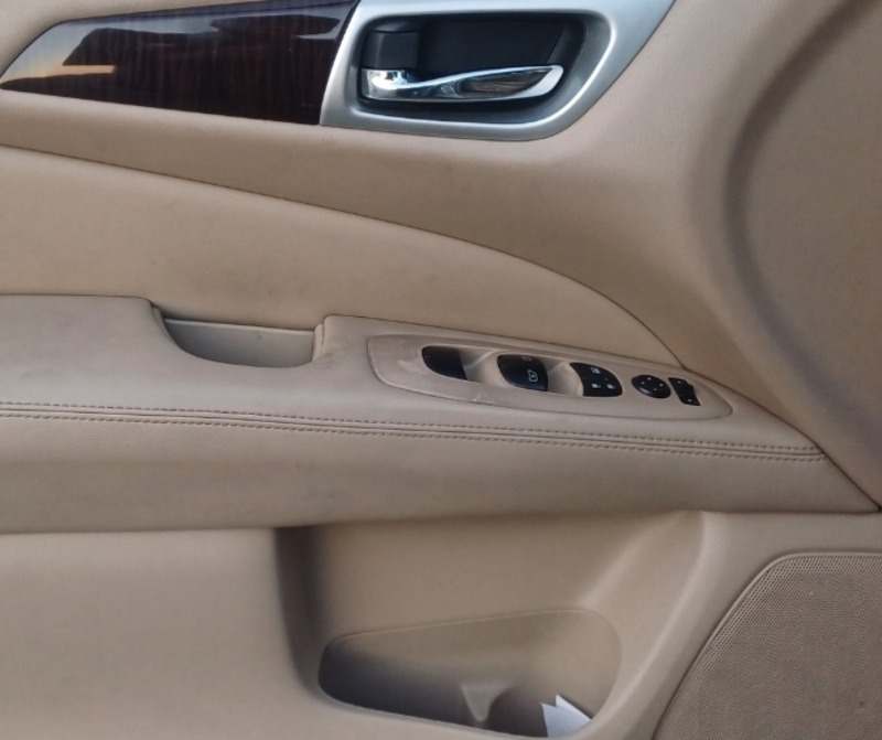 Used 2014 Nissan Pathfinder for sale in Dubai